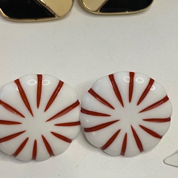 Vintage 1980/ 90's earrings lot. 39 pairs. Pierced  ears all styles. - Picture 15 of 16